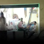 अलीगढ़ की खैर मंडी में हड़कंप: 10 लाख रुपये लेकर मुनीम हुआ फरार, बाइक भी गायब