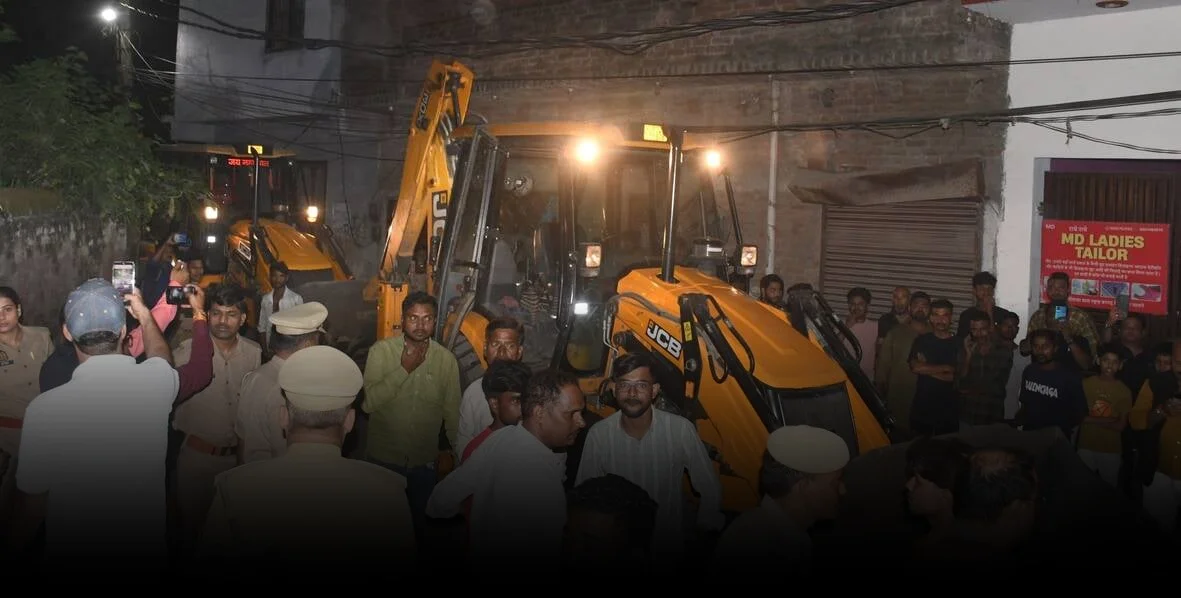 लखनऊ ट्रिपल मर्डर केस: 6 आरोपी गिरफ्तार, देर रात बुलडोजर कार्रवाई और पीड़ित परिवार को बड़ी राहत
